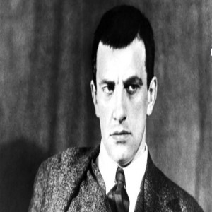 О Маяковском. Владимир Маяковский ворвался в поэзию со своим высоким